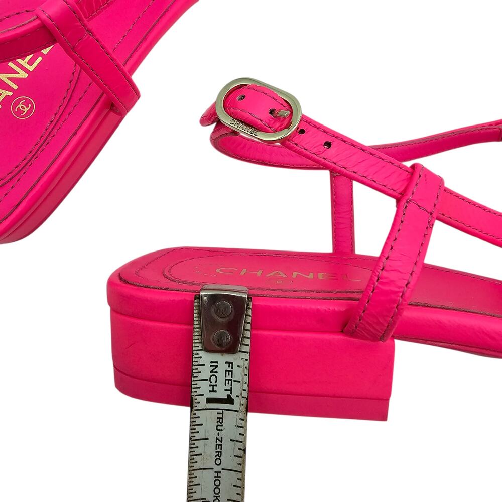 Chanel CC Heart Thong Flat Sandal Neon Hot Pink Leather Gold Size 38 US 7 7.5 - Picture 11 of 12